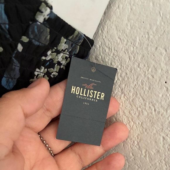 🆕Hollister Black Floral Halter Dress SX🆕 - Picture 13 of 13